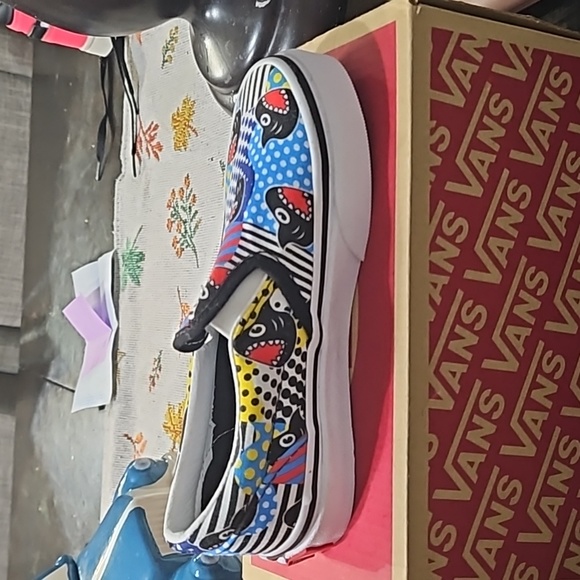 Brand new classic slip on vans shark week themed size 12 kids sneaker shoe - Picture 10 of 11